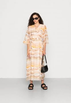 Minimum Femme SKIVA Robe De Jour Curds/whey -Minimum Soldes Magasin 02ede235b17744b1ae0fe95fc90025c4