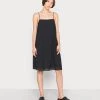 Minimum VIKILINA SHORT Robe De Jour Black Femme -Minimum Soldes Magasin 038fea6951ba4b17900e21100882e40d