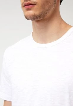 Minimum Homme DELTA T Shirt Basique White -Minimum Soldes Magasin 04d110faf20b4f24826bffe6bc13090d