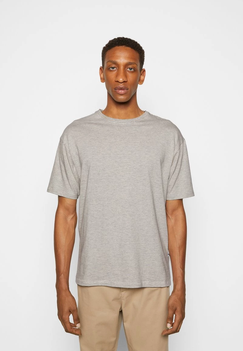 Minimum Homme SVENDE T Shirt Imprimé Navy Blazer 5 Minimum Homme SVENDE T Shirt Imprimé Navy Blazer – Image 3