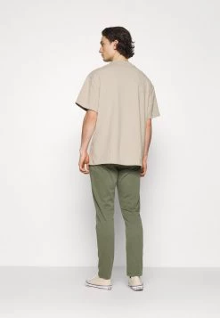 Minimum Homme DARVIS PANTS Chino Olivine 9 Minimum Homme DARVIS PANTS Chino Olivine -Minimum Soldes Magasin 1462e67ccb6745e08d171b49b6026cdc