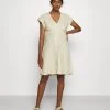 Minimum TYSEA Robe De Jour Beige Femme -Minimum Soldes Magasin 1797f67c4b404aa7b8b856dc44401e32