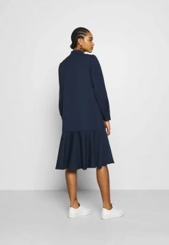 Minimum MANDOLA Robe De Jour Martime Blue Femme -Minimum Soldes Magasin 195d80aa3be54edf953553d064431ad7