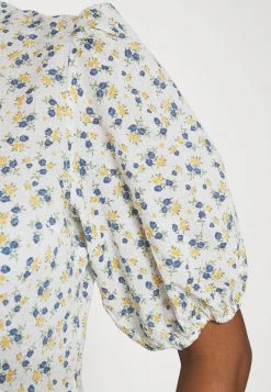 Minimum LENELIA Robe De Jour Broken White Femme -Minimum Soldes Magasin 27a4c2a053294fafaed23b1a105b145b