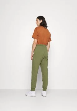 Minimum Homme BAROLO Pantalon De Survêtement Olivine 10 Minimum Homme BAROLO Pantalon De Survêtement Olivine -Minimum Soldes Magasin 2a44bb015aff48d3a76636dbe640fe8c