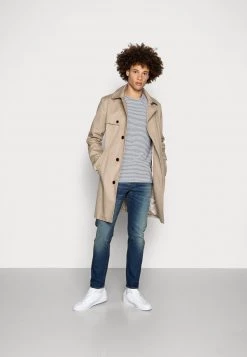 Minimum Homme LUKA T Shirt Imprimé White -Minimum Soldes Magasin 31cc24f1179944929f011153ef9806f2