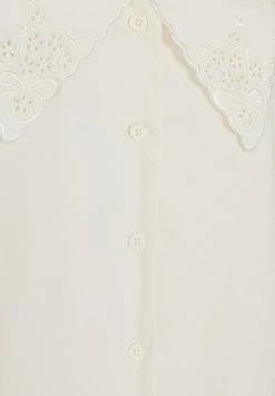 Minimum BETTA Chemisier Snow White Femme -Minimum Soldes Magasin 3b8b46a7377e47e4b2d47f7ad6e777f1