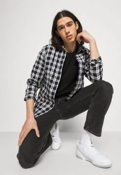 Minimum Homme JANN T Shirt Basique Black -Minimum Soldes Magasin 3ce3c25525d742caac992a4161cf36f1