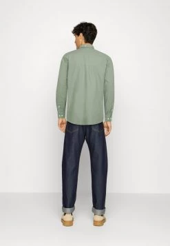 Minimum CHARMING Chemise Laurel Wreath Homme -Minimum Soldes Magasin 3ffd0cf5c7524c2ca0b75c0b94e2afe6