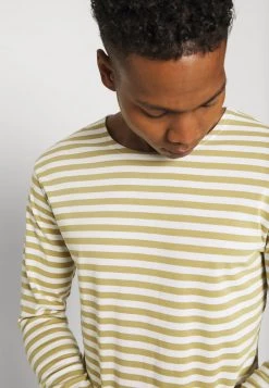 Minimum ORVILLE T Shirt à Manches Longues Khaki Green Homme 11 Minimum ORVILLE T Shirt à Manches Longues Khaki Green Homme -Minimum Soldes Magasin 40217e41c8fa43248948911894fc1e4e