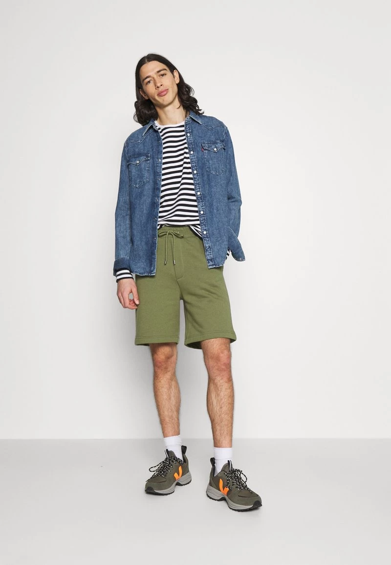 Minimum Homme ZINFANDEL Short Olivine 4 Minimum Homme ZINFANDEL Short Olivine – Image 2