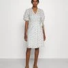 Minimum LENELIA Robe De Jour Broken White Femme -Minimum Soldes Magasin 4c32f17d30a84236a5e2634e328d0c71