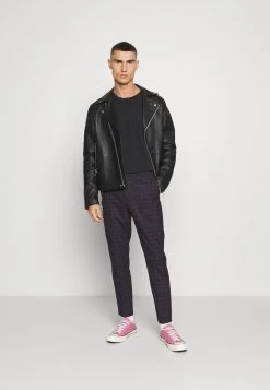 Minimum HARIS T Shirt Basique Black Homme 8 Minimum HARIS T Shirt Basique Black Homme -Minimum Soldes Magasin 63942fb311554bccad2ce61e867ffba7