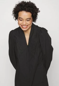 Minimum Femme COLLYSA Robe Chemise Black -Minimum Soldes Magasin 66e27b6fc36e440582eef84e2d3a5b9f