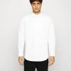 Minimum Homme Chemise Classique White -Minimum Soldes Magasin 7aaed840fbcf4631985af52710cdcc3f