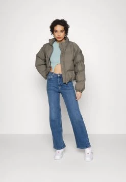 Minimum Femme KIMAI Jean Flare Medium Blue -Minimum Soldes Magasin 7bd7459b652a451b93d54354022e216d