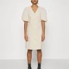Minimum API Robe De Jour Broken White Femme -Minimum Soldes Magasin 80eb4f7bcd8c4368bb70191908f361f9