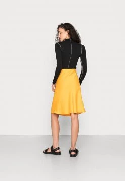 Minimum GRYNA Jupe Trapèze Radiant Yellow Femme 9 Minimum GRYNA Jupe Trapèze Radiant Yellow Femme -Minimum Soldes Magasin 8184853c35294fa3a489328486a69b16