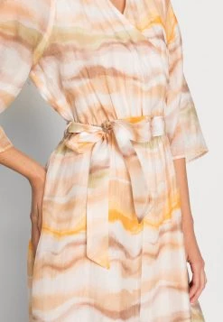 Minimum Femme SKIVA Robe De Jour Curds/whey -Minimum Soldes Magasin 86fb7c5790854fdb80660c3b54ee647a