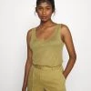 Minimum CAYSA Débardeur Khaki Green Femme 2 Minimum CAYSA Débardeur Khaki Green Femme -Minimum Soldes Magasin 87a7a6030b9845ac946eefac06412db0