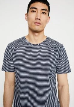 Minimum Homme LUKA T Shirt Imprimé Navy Blazer -Minimum Soldes Magasin 8b32d0d3e2d54895b52b4c74f5459068