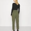 Minimum AGNESA Pantalon Classique Fir Green Femme -Minimum Soldes Magasin 9b7c74be7936430b94bbe6fe67126d07