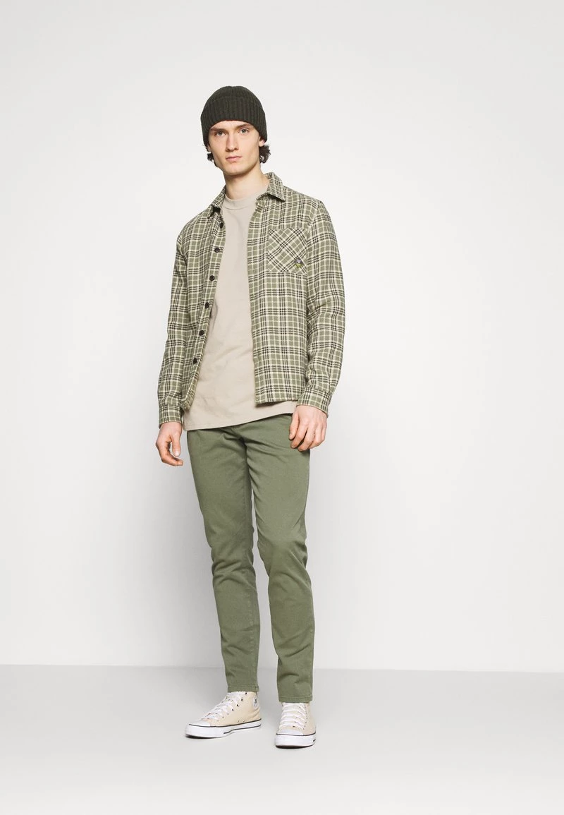 Minimum Homme DARVIS PANTS Chino Olivine 4 Minimum Homme DARVIS PANTS Chino Olivine – Image 2