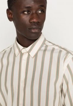 Minimum Homme JESS Chemise Desert Taupe -Minimum Soldes Magasin ada77bc7d85b4e3fb0804a9e699568dc