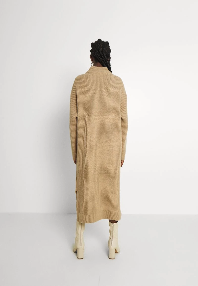 Minimum Femme PIPPALIKA Robe Pull Nude 5 Minimum Femme PIPPALIKA Robe Pull Nude – Image 3