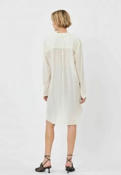 Minimum Femme LYDIALINE Robe Chemise Broken White -Minimum Soldes Magasin b2fcc4d0f5a64f9f89ee8f7f8488ac77