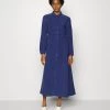Minimum Femme BINDINE Robe De Jour Navy Peony 2 Minimum Femme BINDINE Robe De Jour Navy Peony -Minimum Soldes Magasin b5fcb2f0463a43bdb32fdce30f2c43cc