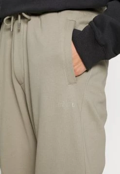 Minimum Homme BAROLO Pantalon De Survêtement Seneca Rock 11 Minimum Homme BAROLO Pantalon De Survêtement Seneca Rock -Minimum Soldes Magasin b6084cd5b8f44983b222d41ecd05a2e1