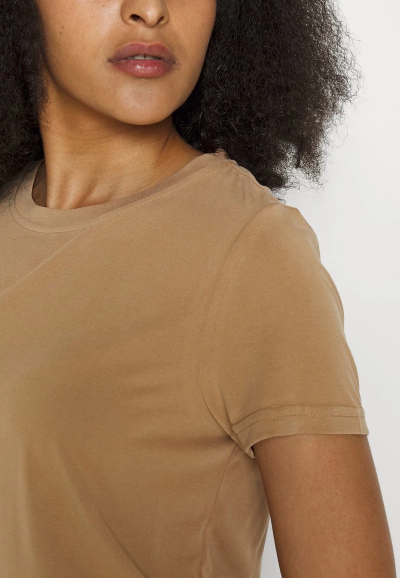 Minimum Femme RYNAH T Shirt Basique Tigers Eye 10 Minimum Femme RYNAH T Shirt Basique Tigers Eye – Image 8