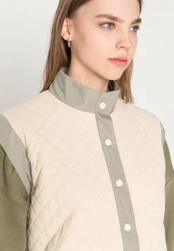 Minimum QUSTI Veste Sans Manches Broken White Femme -Minimum Soldes Magasin c35b61a9146b468296526cea54c0bbd7