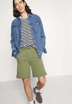 Minimum Homme ZINFANDEL Short Olivine 11 Minimum Homme ZINFANDEL Short Olivine -Minimum Soldes Magasin c5f1fe8781354760b856d7ed066f290b