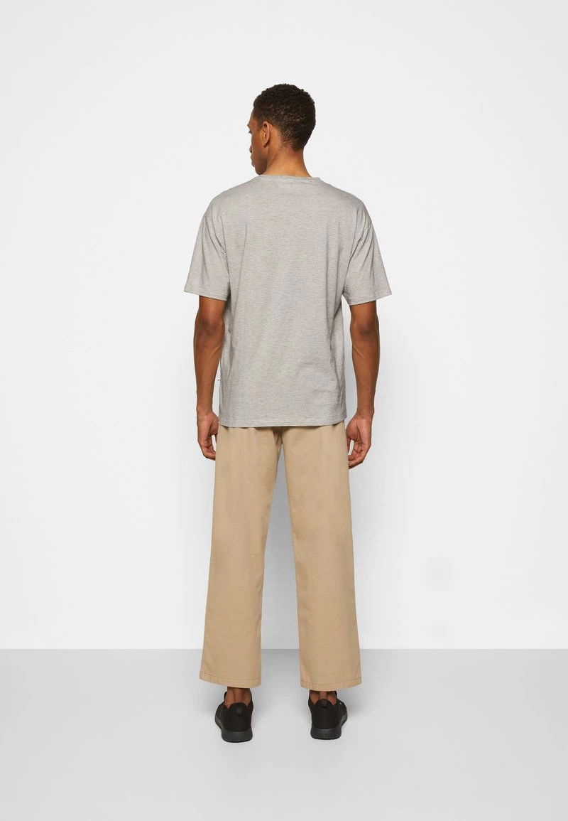 Minimum Homme SVENDE T Shirt Imprimé Navy Blazer 6 Minimum Homme SVENDE T Shirt Imprimé Navy Blazer – Image 4