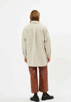 Minimum Manteau Court Beige Femme -Minimum Soldes Magasin d76af1d7c6ad442e971e113d114b45c2