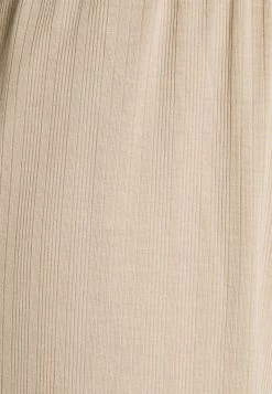 Minimum YARSA Pantalon Classique Nude Femme -Minimum Soldes Magasin d8cda512e36b4c008c67501fd393a89c