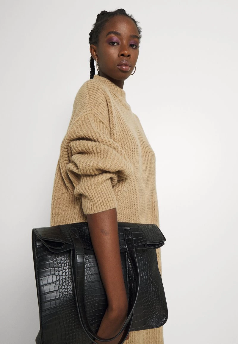 Minimum Femme PIPPALIKA Robe Pull Nude 6 Minimum Femme PIPPALIKA Robe Pull Nude – Image 4