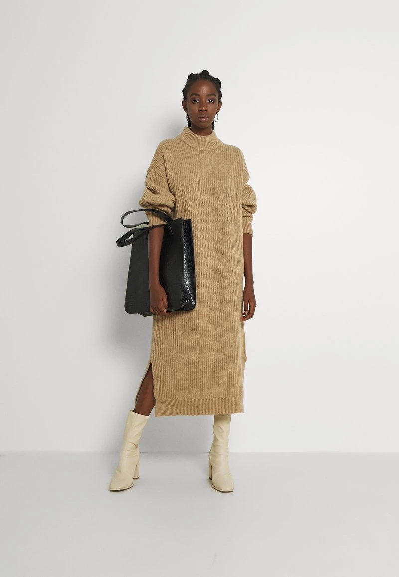 Minimum Femme PIPPALIKA Robe Pull Nude 4 Minimum Femme PIPPALIKA Robe Pull Nude – Image 2