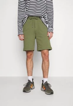 Minimum Homme ZINFANDEL Short Olivine