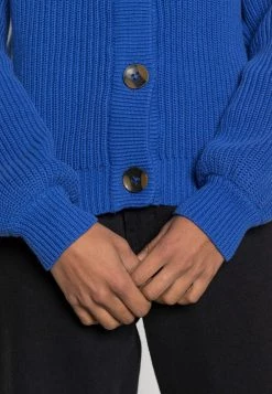 Minimum AFFIE Gilet Dazzling Blue Femme -Minimum Soldes Magasin e1f47b4bd2a545fbb96260b72548bbbc