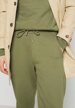 Minimum Homme BAROLO Pantalon De Survêtement Olivine 13 Minimum Homme BAROLO Pantalon De Survêtement Olivine -Minimum Soldes Magasin f1e5e3f937ff4332bd0ff54f2067b972